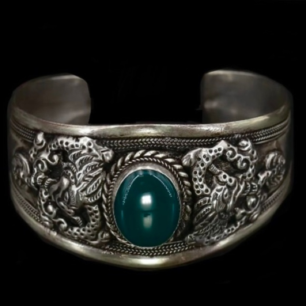 🦚Vintage Chinese 1950s Sterling Silver Dragon Repousse Cuff w/Green Agate